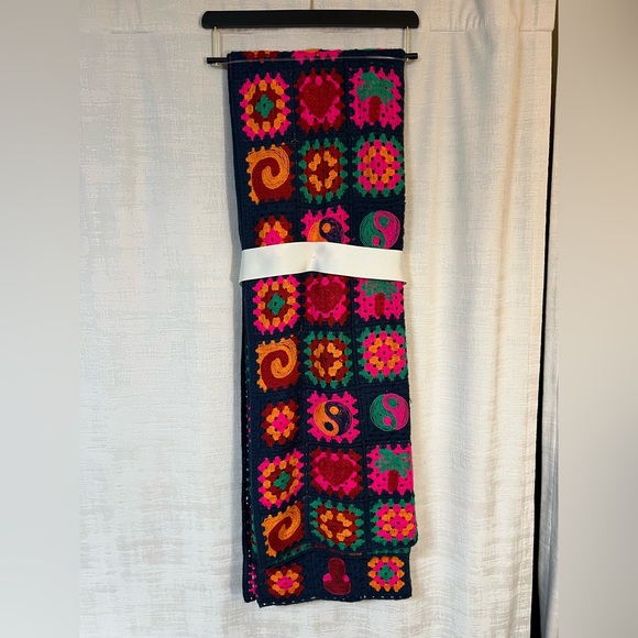 Magaschoni Home NWT Colorful Crochet Granny Square Throw Blanket Yin Yang Design - Picture 10 of 10